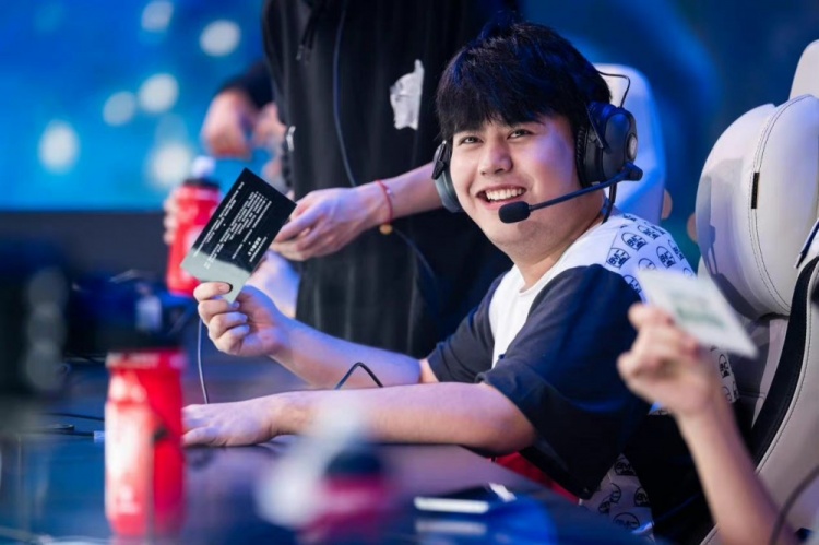 现出的相当 现出的相当