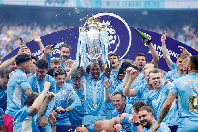 亮在夜色里 亮在夜色里