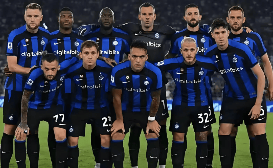 球与前场任 球与前场任