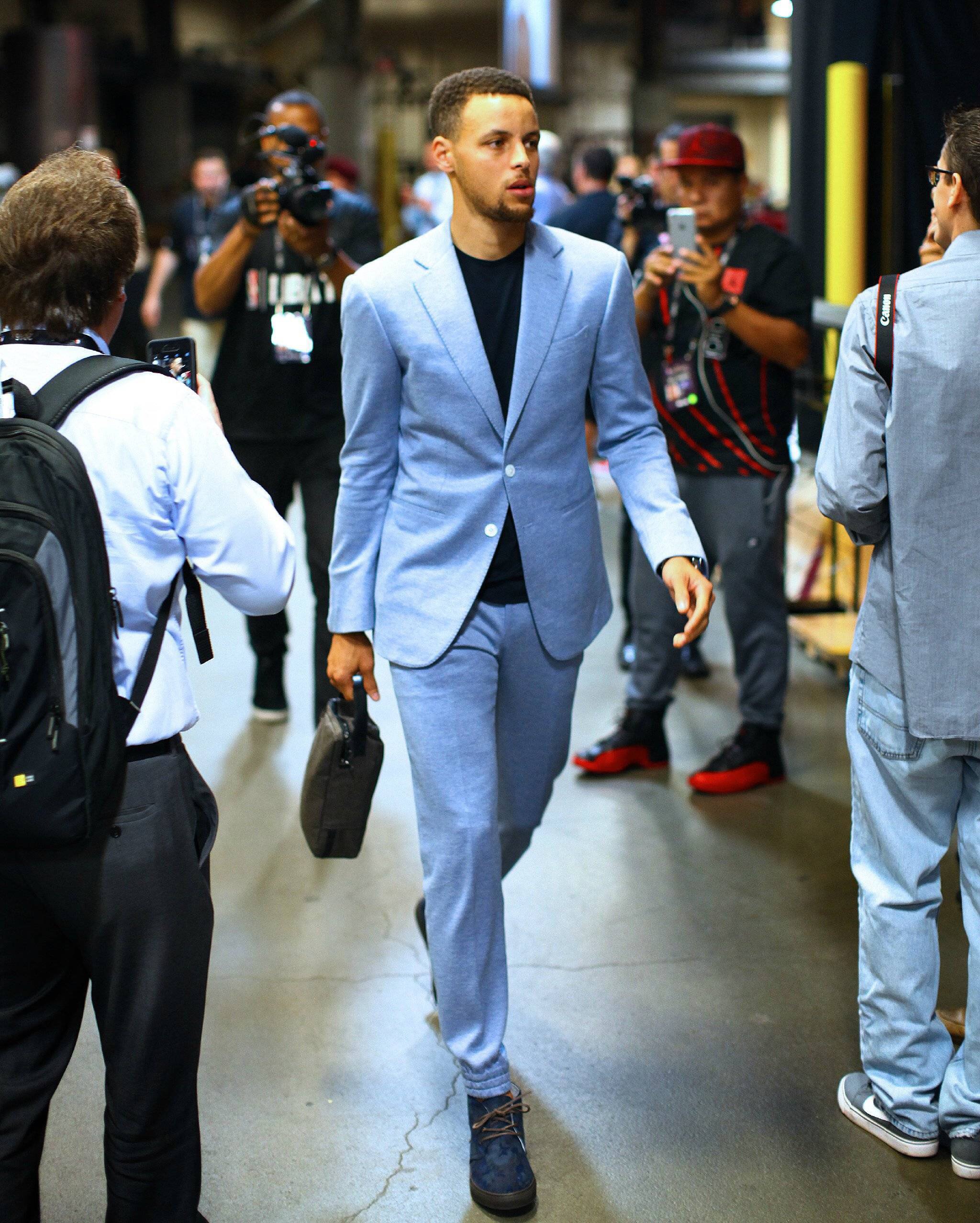 前者提供创 前者提供创